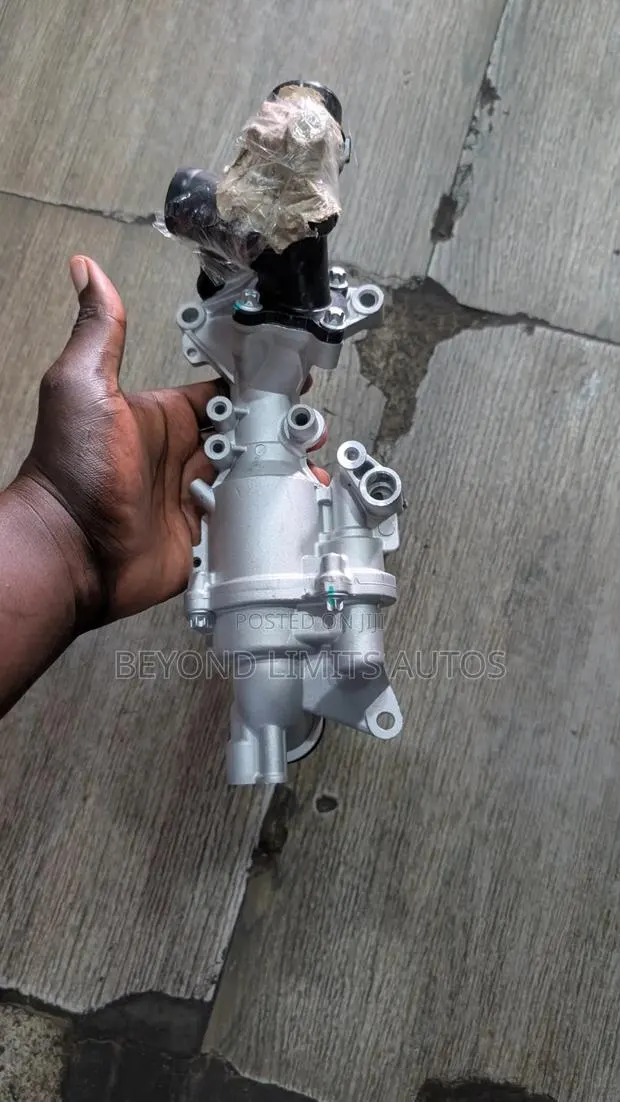 Mercedes Benz E-Class / E300 2016,2017,2018 Water Pump · Photo 1