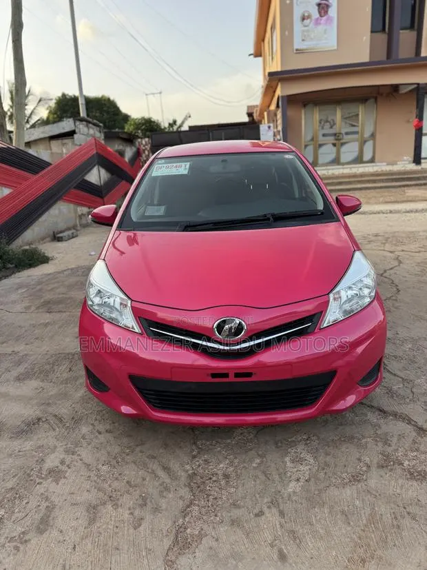 Toyota Vitz 1.3 FWD 5dr 2013 Pink · Photo 1