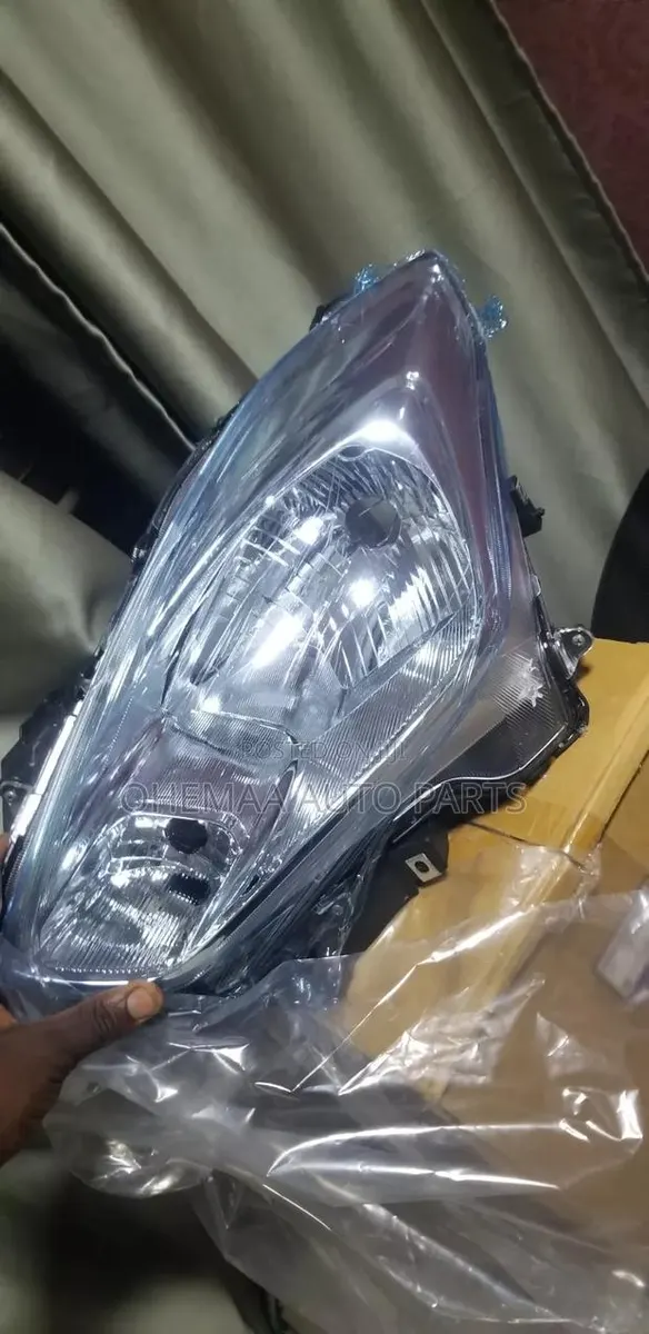 Suzuki Swift 2018 2020 Headlight Pair · Photo 1