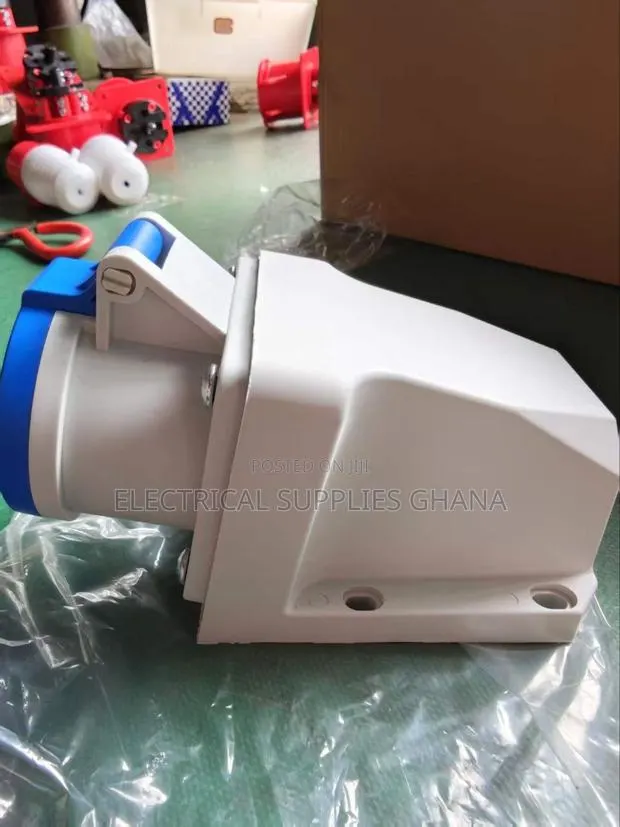 32a 230v Industrial Waterproof Socket Outlet Ip44 Wall Mount · Photo 1