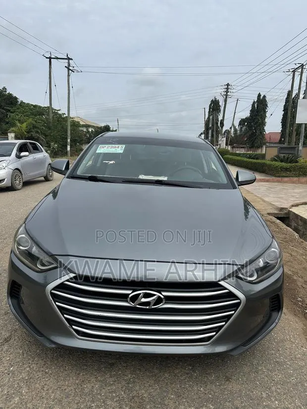 Hyundai Elantra SE Sedan FWD (2.0L 4cyl 6M) 2017 Gray · Photo 1