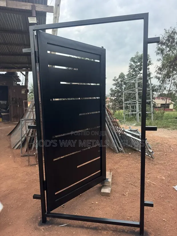 Main Gates · Photo 1