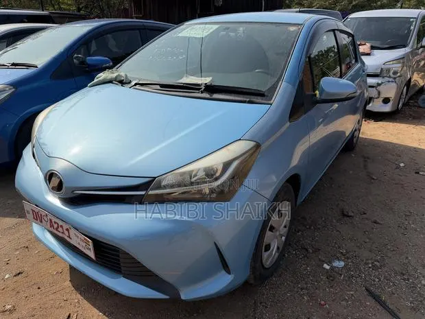 Toyota Vitz 1.3 FWD 5dr 2015 Blue · Photo 1