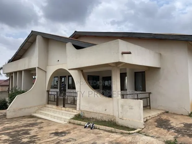 5bdrm House in Atonsu Palcity, Kumasi Metropolitan for rent · Photo 1