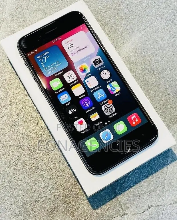 Apple iPhone SE (2022) 64 GB Black · Photo 1