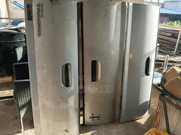 05 to 15 Toyota Tacoma Bucket Lid · Photo 1