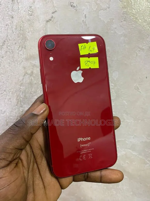 Apple iPhone XR 64 GB Red · Photo 1