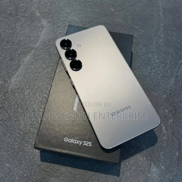 New Samsung Galaxy S25 128 GB Silver · Photo 1