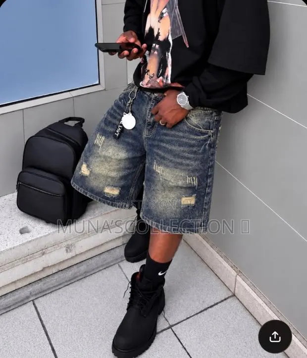 Luxury Short Jeans · Photo 1