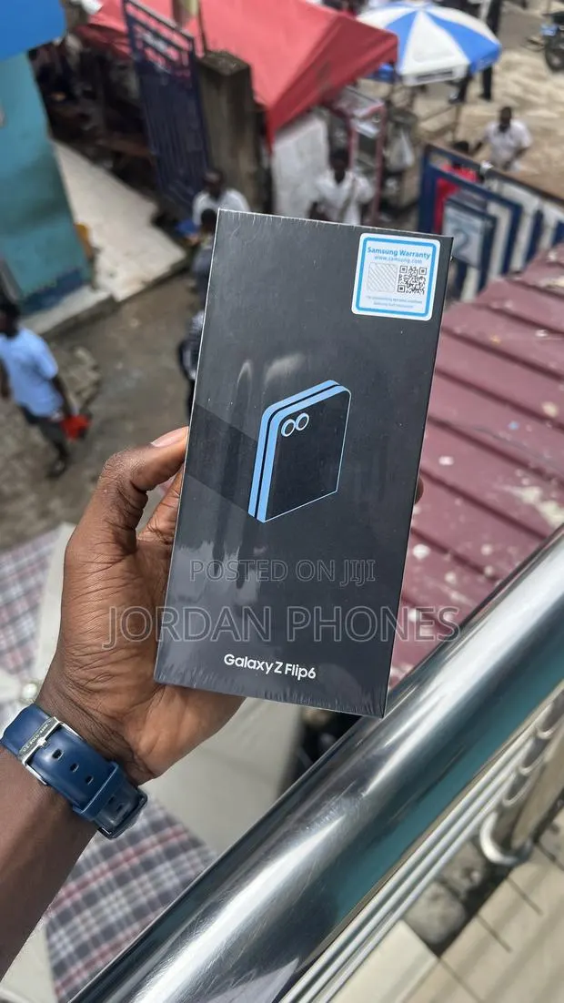 New Samsung Galaxy Z Flip6 256 GB Blue · Photo 1