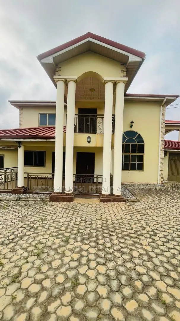 5bdrm House in Pokuase for sale · Photo 1