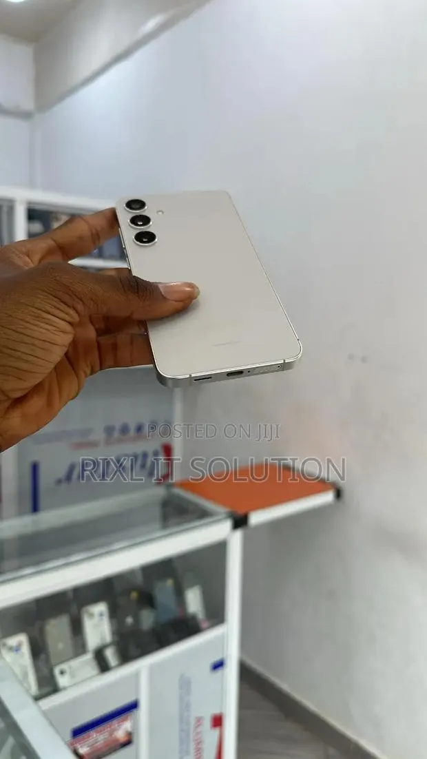 Samsung Galaxy S24 Plus 256 GB White · Photo 1