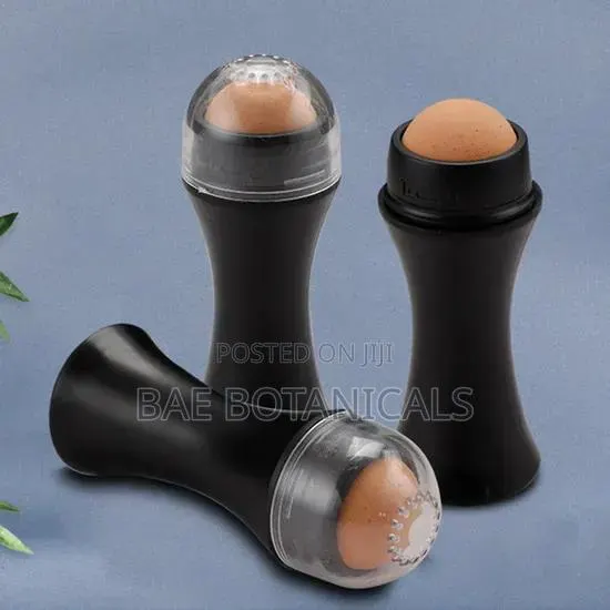 Volcanic Rock Oil Absorber Face Roller · Photo 1