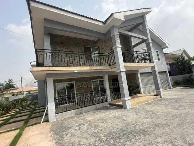 7bdrm Duplex in Tema, Sakumono for sale · Photo 1