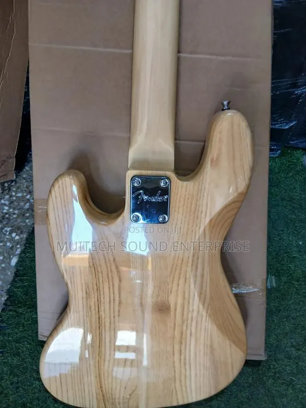 Fender Jazz Bass Guitar · Photo 8