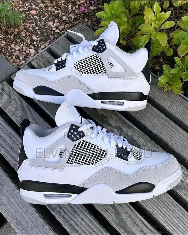 Air Jordan Iv Retro “ Military Black” · Photo 1