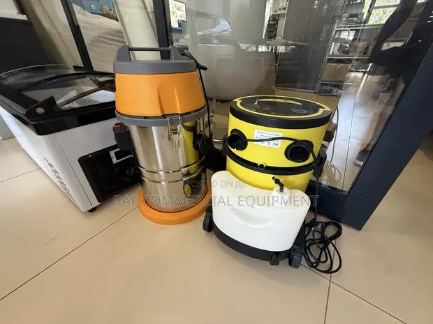 30l Commercial Vaccum Cleaner · Photo 1