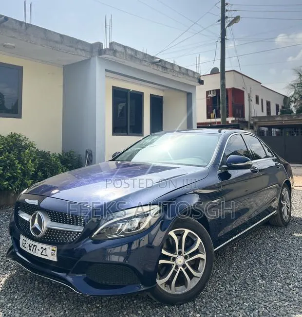 Mercedes-Benz C300 Luxury 4dr AWD 4Matic Sedan (2.0L 4cyl 7A) 2015 Blue · Photo 1