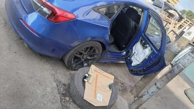 2022 Honda Civic Door Window Glasses Available · Photo 1