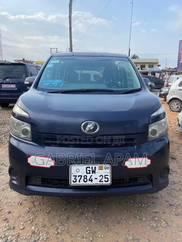 Toyota Voxy 2013 Gray · Photo 1