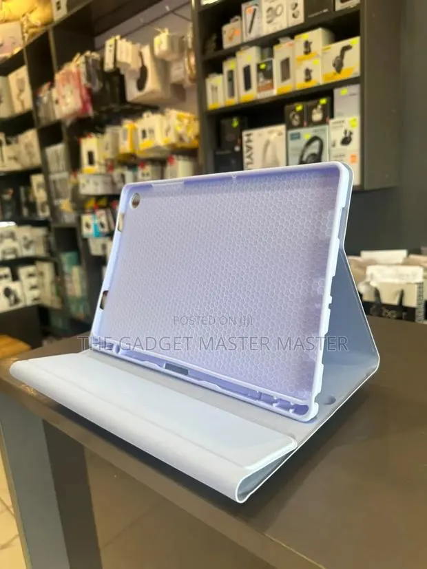 Apple iPad Pro M5 / M4 Folio Cases · Photo 1