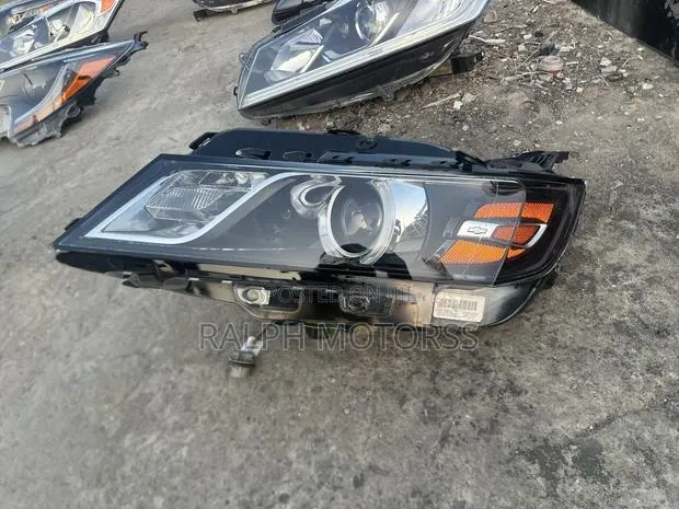 Chevrolet Impala 2014-2020 Headlight · Photo 1