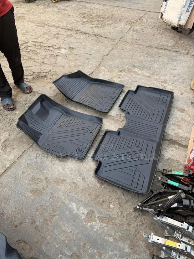 Toyota Corolla 2014 2015 2016 Floor Mat or Carpet · Photo 1