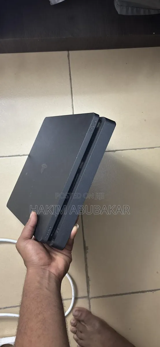 PlayStation 4 · Photo 1