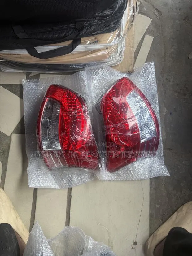 Toyota Yaris 2008 2009 2010 Long Boot Taillight Pair New · Photo 1