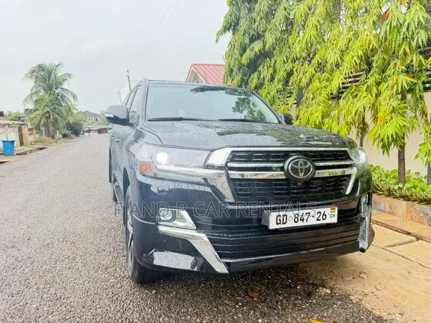 Premium Toyota V8 for Rent | Perfect for Vips Corporate Events · Photo 1