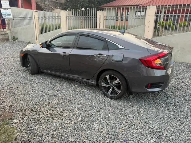 Honda Civic Touring 4dr Sedan (1.5L 4cyl) 2017 Gray · Photo 1