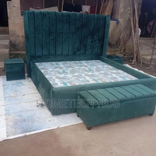 Queen Size Bed Frame · Photo 1