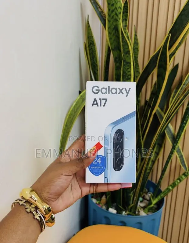 New Samsung Galaxy A17 5G 256 GB Blue · Photo 1