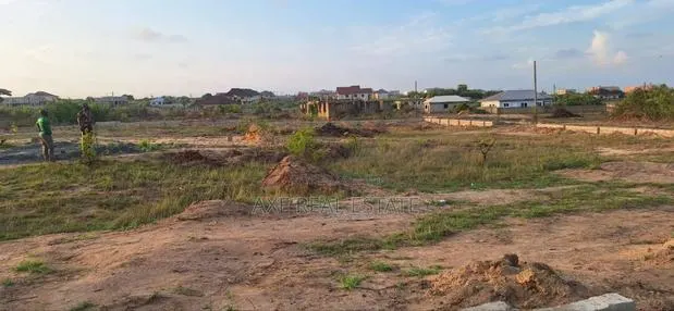 Plots Reduced to Sell - Tema Community 25 · Photo 1