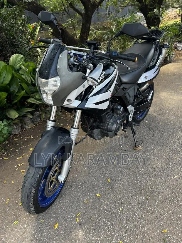 Yamaha 2012 Black · Photo 1