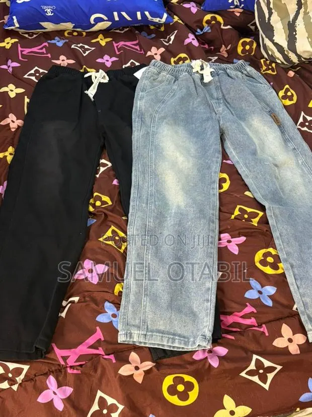 Unisex Baggy Jeans . · Photo 1
