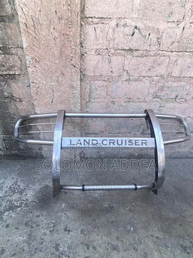Toyota Land Cruiser Stainless Steel Front Bumper Guard · Photo 1