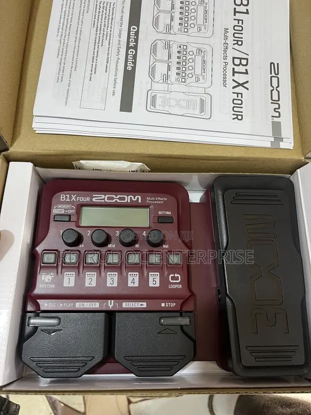 Zoom B1xFour Bass Effect · Photo 1