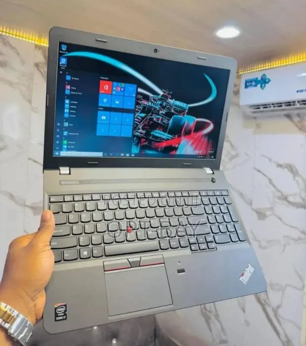 Laptop Lenovo ThinkPad E575 8GB AMD A8 HDD+SSD 500GB · Photo 1