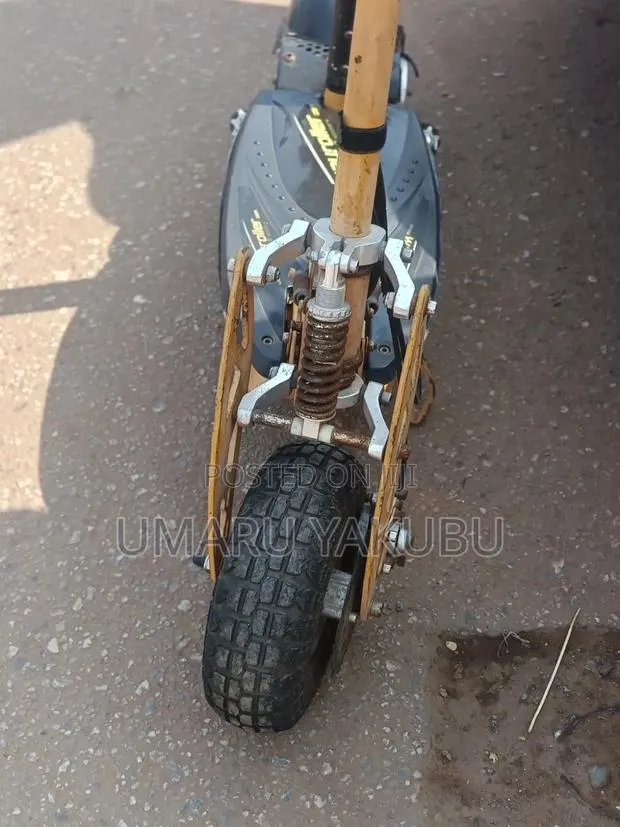Motorcycle 2025 Yellow · Photo 1