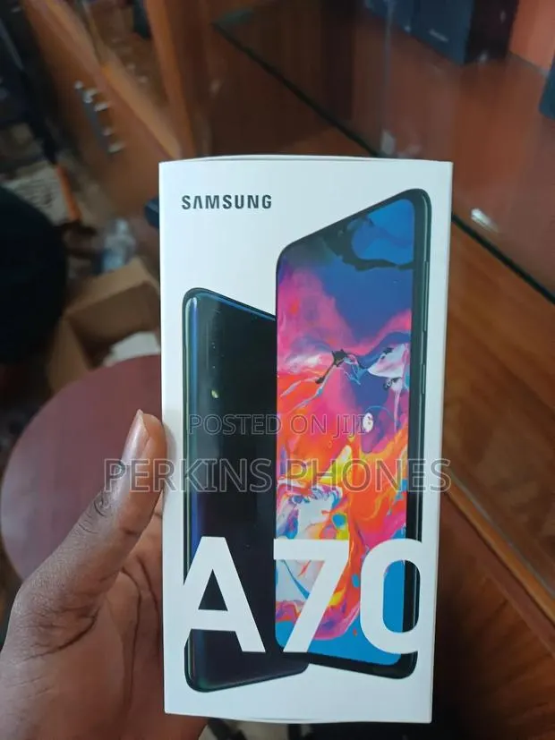 New Samsung Galaxy A70 128 GB Black · Photo 1
