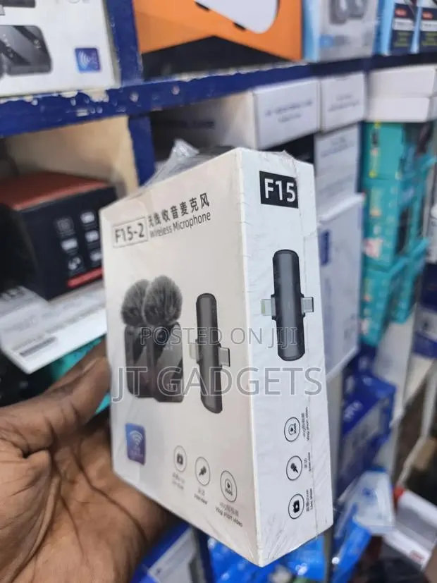 F15-2 Dual Wireless Lavalier Microphone · Photo 3