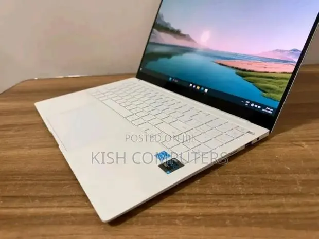 New Laptop Samsung Galaxy Book4 Ultra 16GB Intel Core i7 SSD 1T · Photo 1