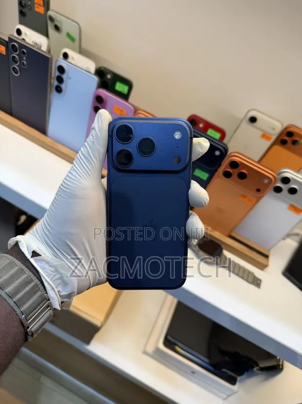 Apple iPhone 17 Pro 256 GB Blue · Photo 1