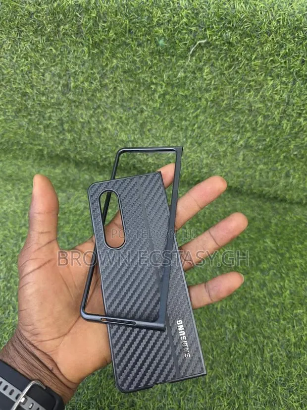 Carbon Fiber Case for Galaxy Fold 3 and Fold 5 · Photo 2