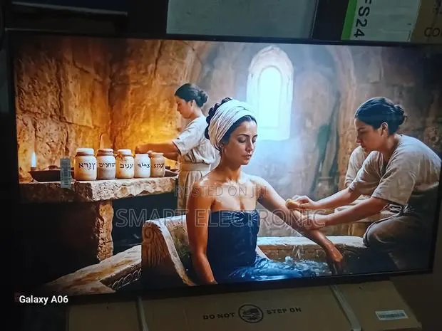 Samsung 43-Inch Home Cinema Smart Television · Photo 1
