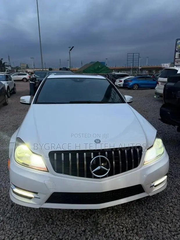 Mercedes-Benz C300 2014 White · Photo 1