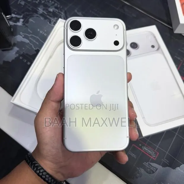 Apple iPhone 17 Pro Max 512 GB White · Photo 1