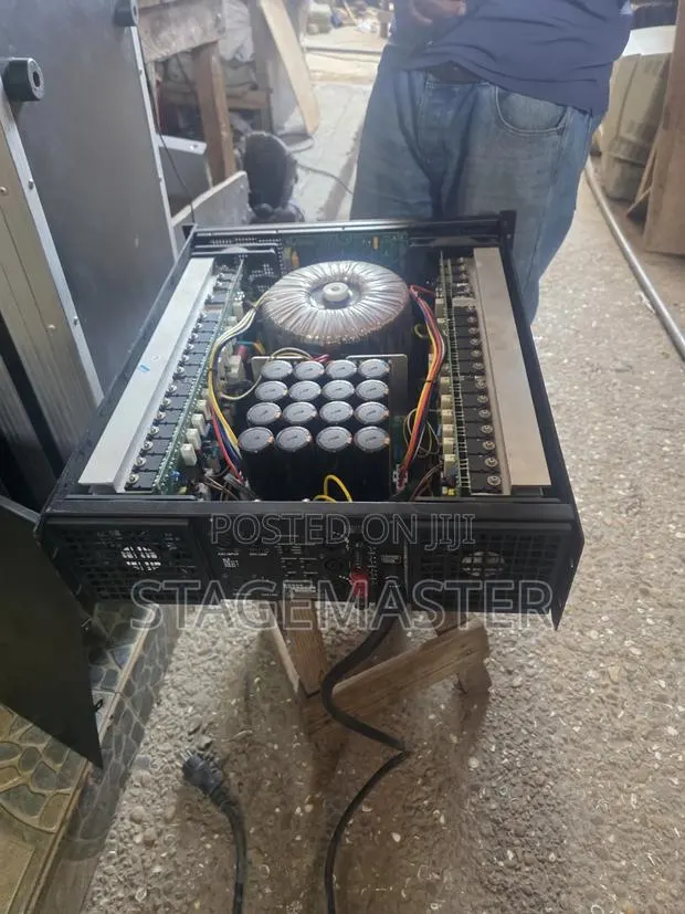 Crest Audio Bass Amplifier · Photo 3
