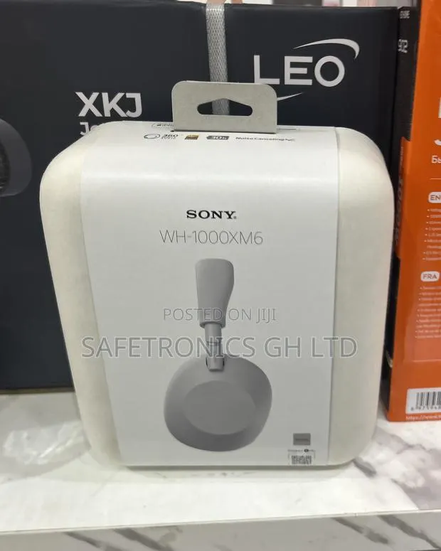 Newly Released Grey Bluetooth Sony Xm6 Headset · Photo 1